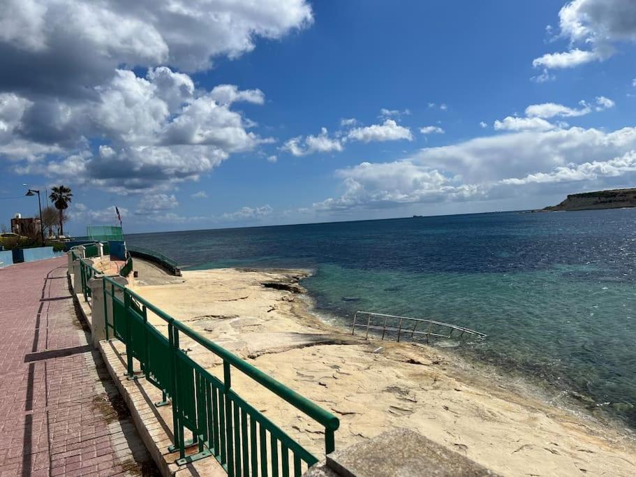 Apartment 2 Bedroom Penthouse With Country And Sea Views *